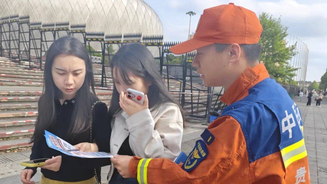 凤凰传奇演唱会万人蹦迪！观山湖消防：大家尽管嗨<strong></p>
<p>广州</strong>，我们护周全