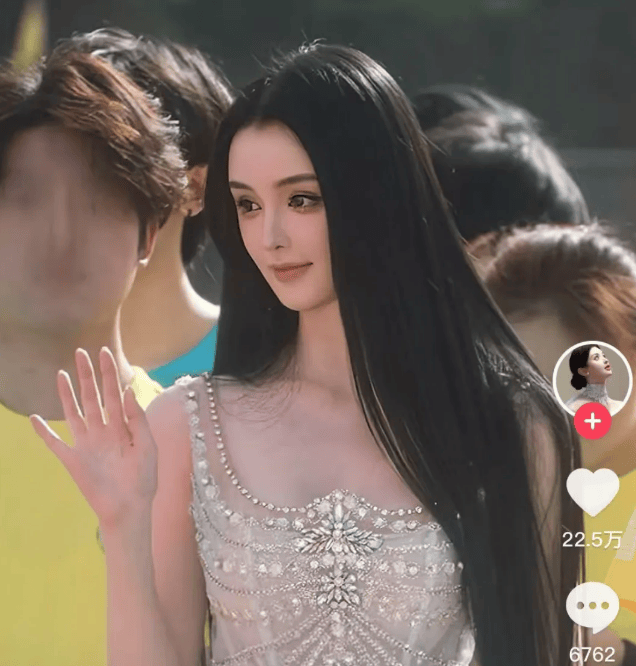 新娘因长相太美被质疑AI换脸<strong></p>
<p>广东</strong>,拍摄者:她们一家都很美