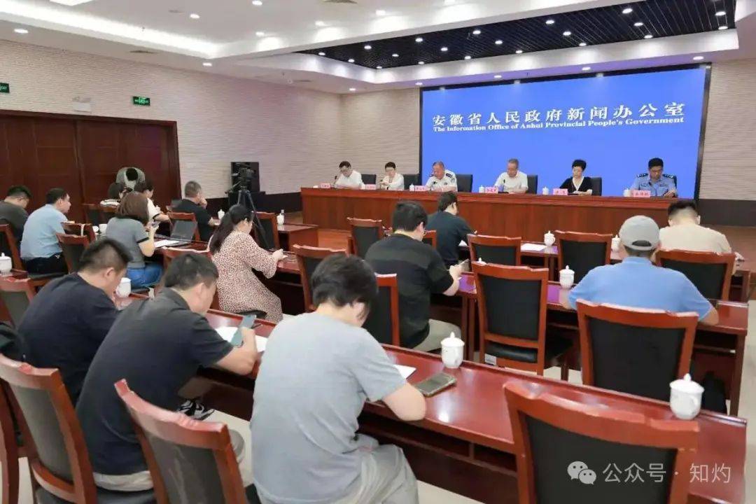 突发<strong></p>
<p>广东</strong>！安徽省公安厅原副厅长主动投案：曾被“上校军医”实名举报多年……