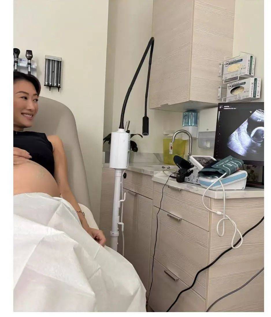 谢霆锋妹妹谢婷婷宣布怀第二胎<strong></p>
<p>深圳</strong>！晒出和高大外籍老公甜蜜合照