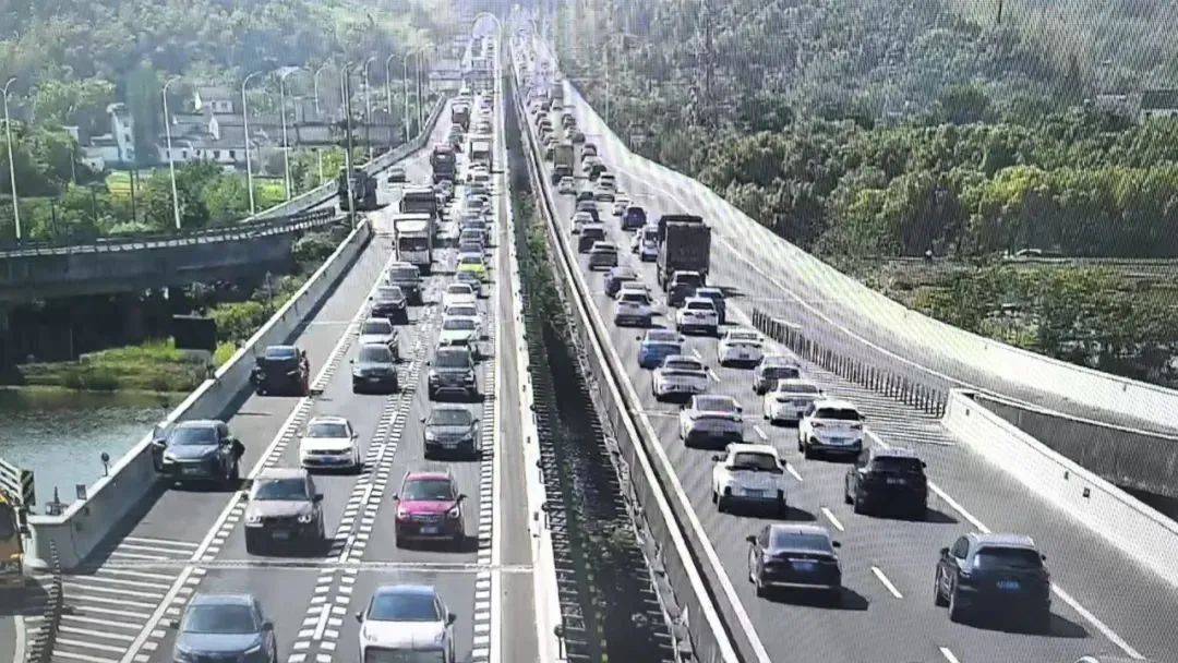 心态崩了<strong></p>
<p>深圳</strong>，宁波有人从白天开到黑夜！“这是有多少人啊！”提醒：这些路段，将限时禁行