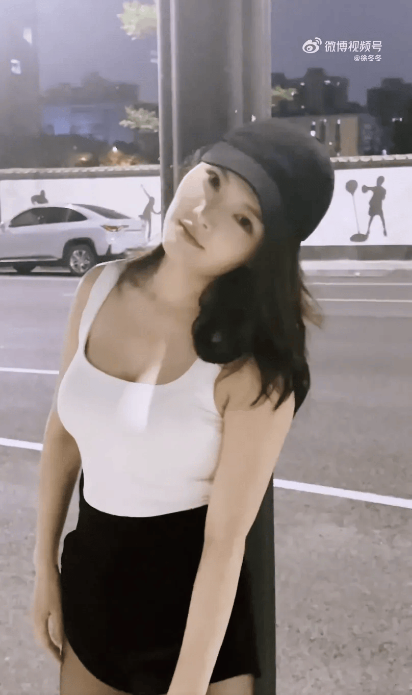 “椰树女神”徐冬冬大方晒照<strong></p>
<p>东莞</strong>,并配文:我的蝴蝶袖,很丰腴!