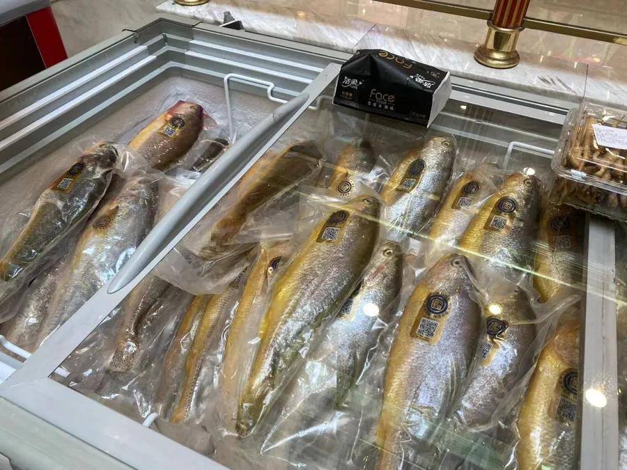 “1800元的出口商品219元拿下”！上海人假期疯狂“捡漏”<strong></p>
<p>东莞</strong>，这里外贸好东西都卖爆了，新品还将接力上市