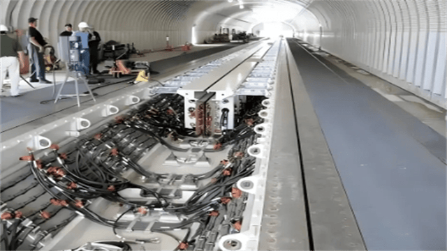 央视大方展示！在6艘船簇拥下<strong></p>
<p>佛山</strong>，福建舰开足马力直奔东海