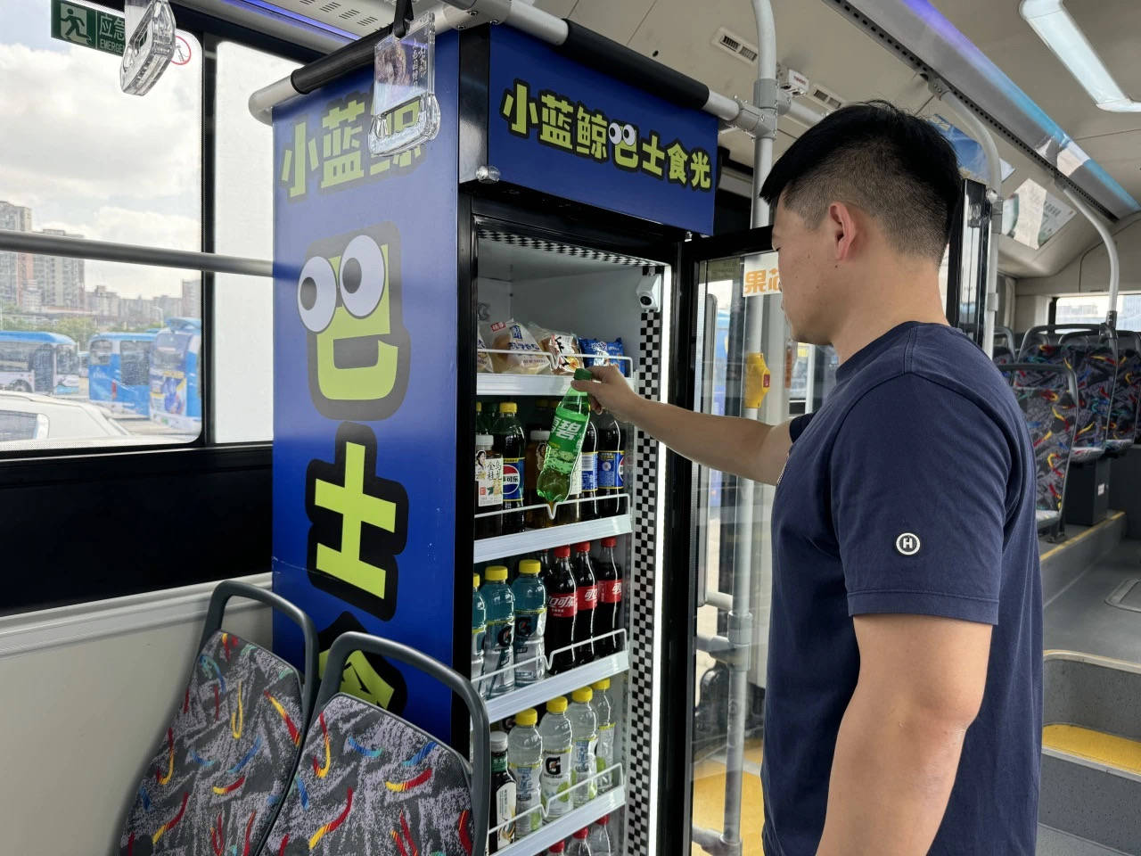 南京公交回应车厢内设售货机：是执行便民福利的要求<strong></p>
<p>佛山</strong>，和厂商共同负责安全