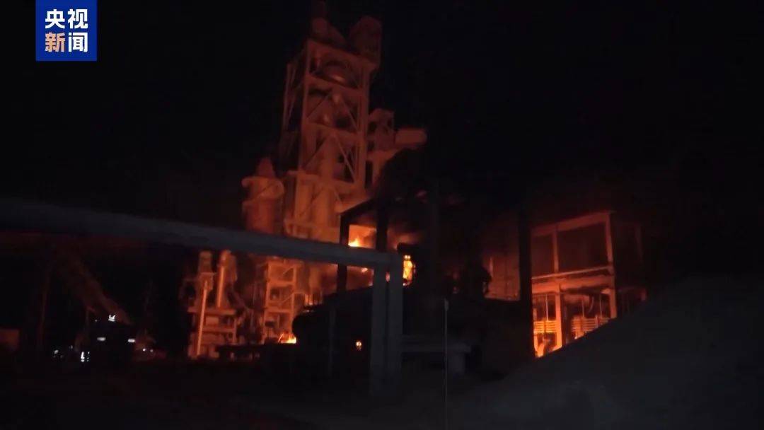 密集空袭<strong></p>
<p>佛山</strong>！以军对也门萨那机场发出撤离警告