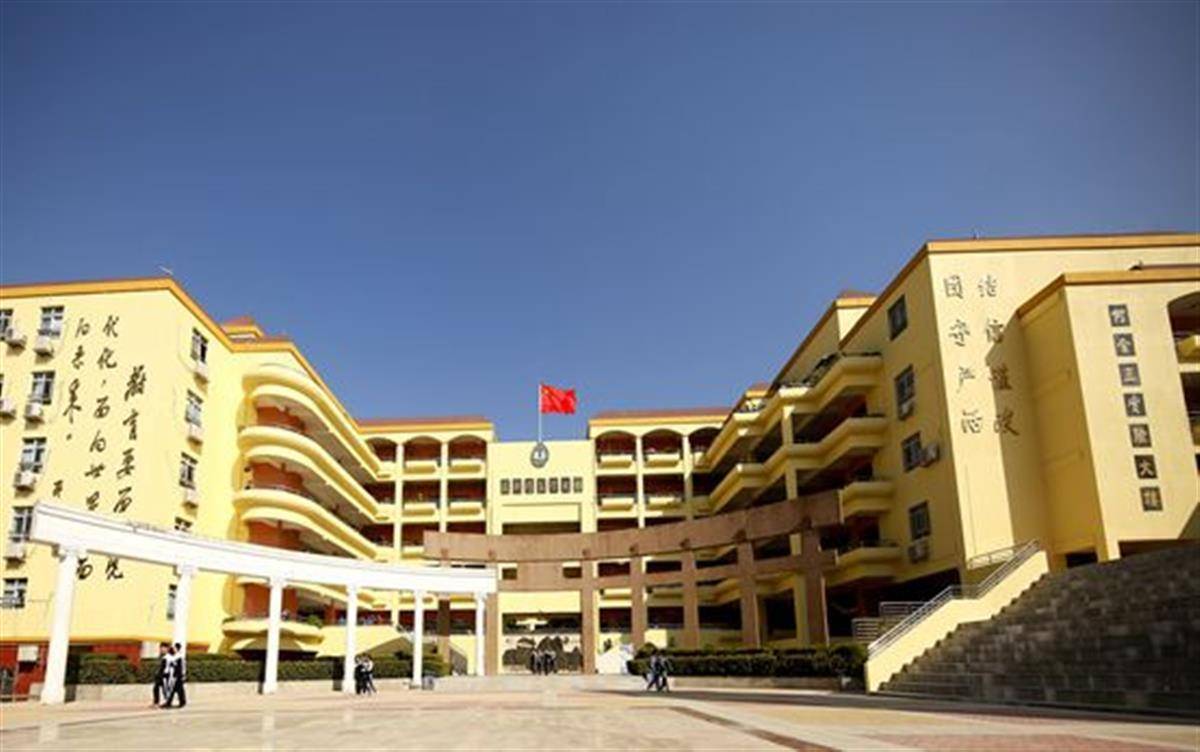 赵心童曾就读于深圳松岗中学<strong></p>
<p>佛山</strong>,老师:今天群里都在热烈讨论他