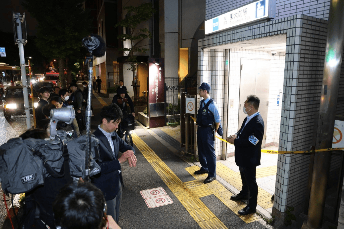 日本地铁出现随机杀人事件<strong></p>
<p>tcl</strong>，43岁男子挥菜刀砍伤2人被捕