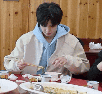 用碗还是用碟吃饭<strong></p>
<p>tcl</strong>？南北方人吵翻了