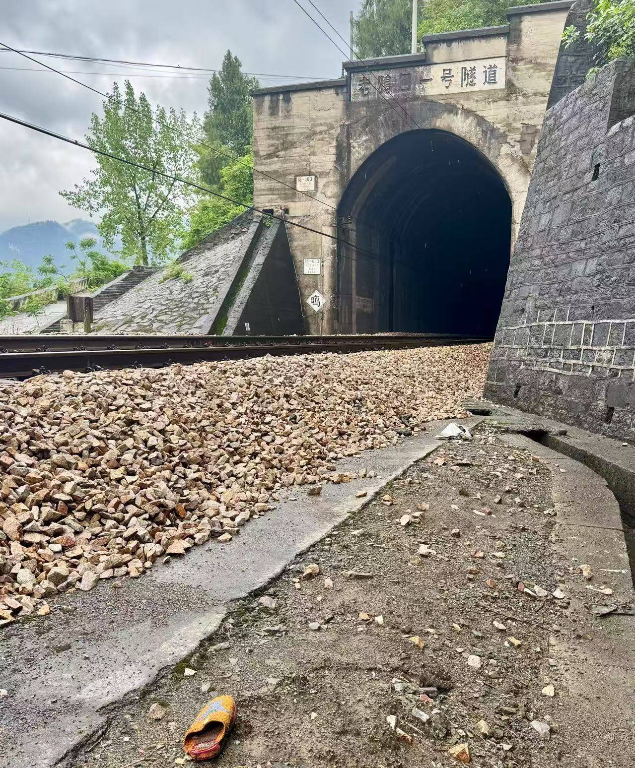 界面调查｜铁路穿村而过：一个湘西村庄与17起火车撞人事故