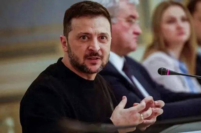 乌克兰终于恍然大悟<strong></p>
<p>葡萄糖</strong>，泽连斯基开始悄悄掉头，最大金主已早已换人！