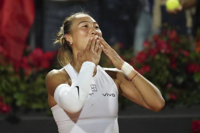 终于越过萨巴伦卡这座高山<strong></p>
<p>青铜器</strong>，郑钦文感谢自己的耐心和专注