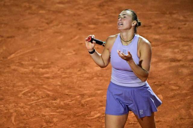 终于越过萨巴伦卡这座高山<strong></p>
<p>青铜器</strong>，郑钦文感谢自己的耐心和专注