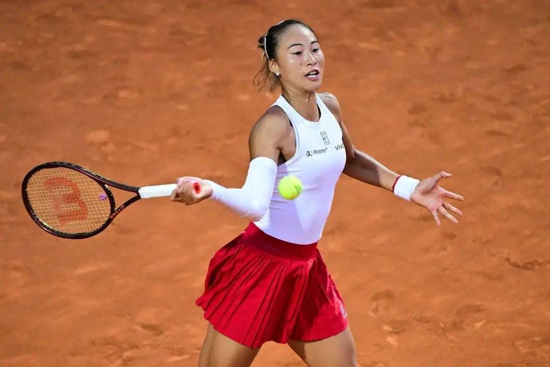 生涯首胜萨巴伦卡<strong></p>
<p>青铜器</strong>,郑钦文赛后发博:山海皆可平,半决赛对阵高芙,再迎复仇之战