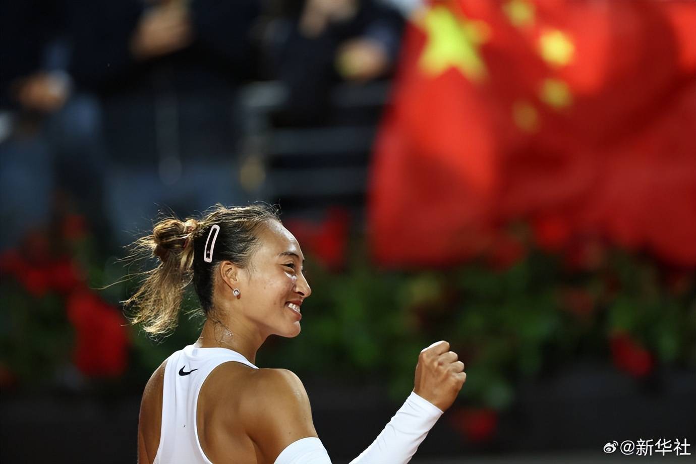 生涯首胜萨巴伦卡<strong></p>
<p>青铜器</strong>,郑钦文赛后发博:山海皆可平,半决赛对阵高芙,再迎复仇之战