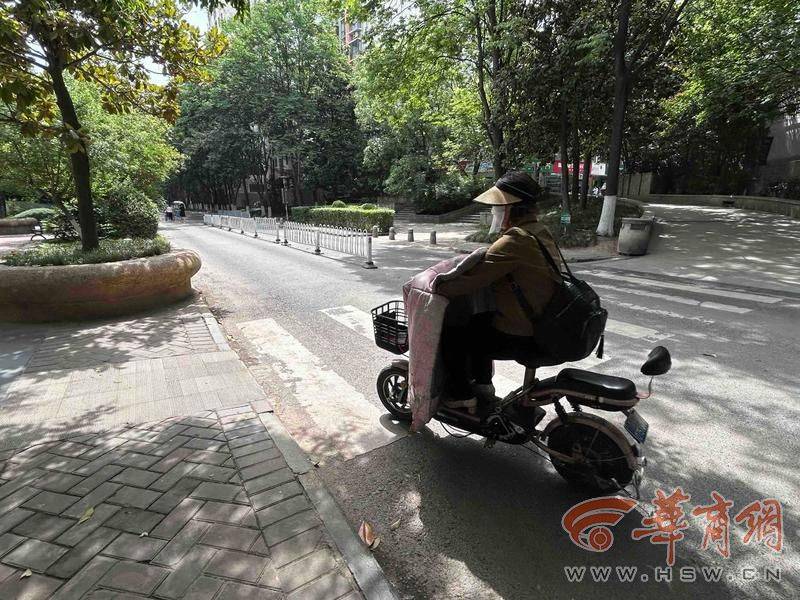 西安14岁初中生骑车回家在小区被撞 孩子说肇事司机下车看<strong></p>
<p>瓷器</strong>了看就离开