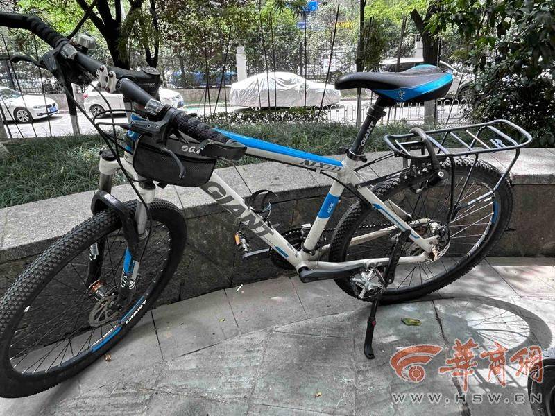 西安14岁初中生骑车回家在小区被撞 孩子说肇事司机下车看<strong></p>
<p>瓷器</strong>了看就离开