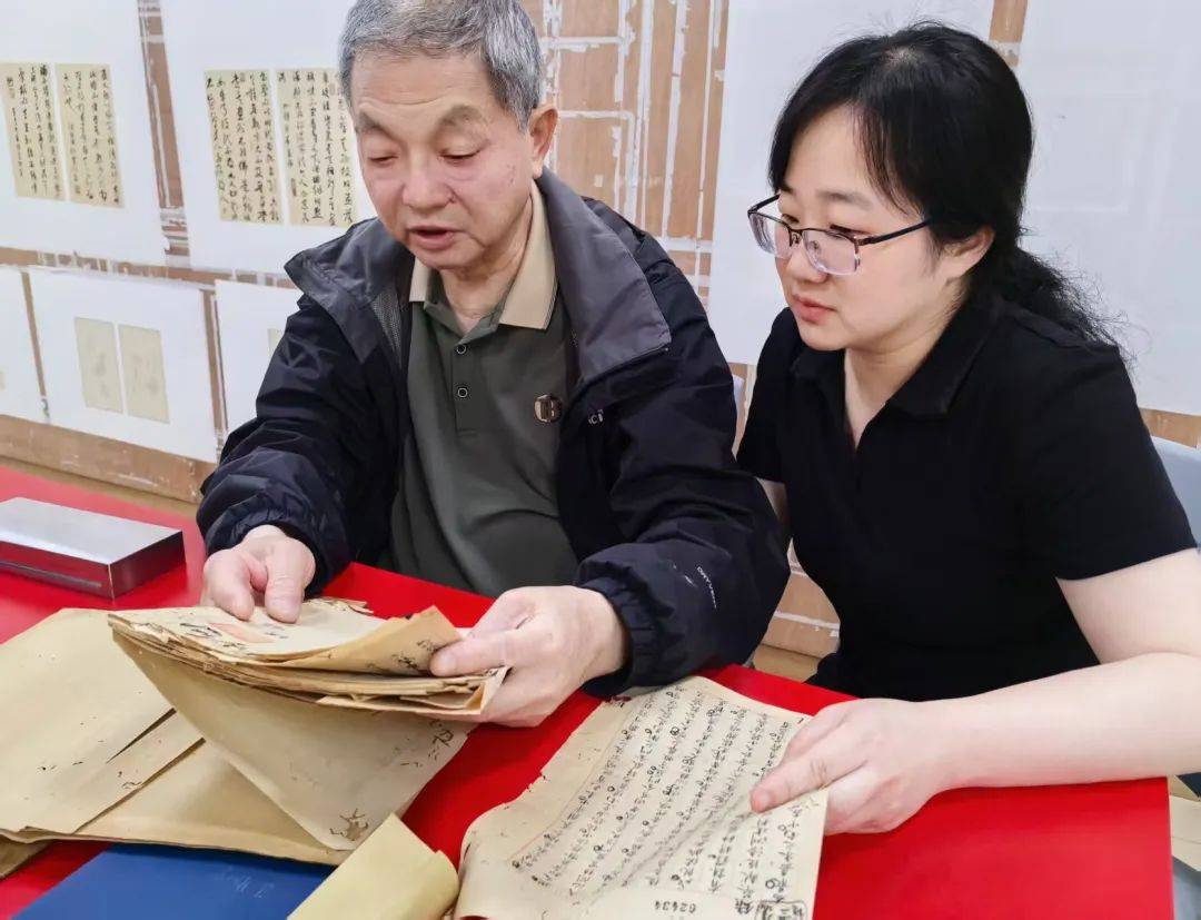 “冷板凳”一坐18年<strong></p>
<p>绣花</strong>！41岁厦门女子：要一直坐下去