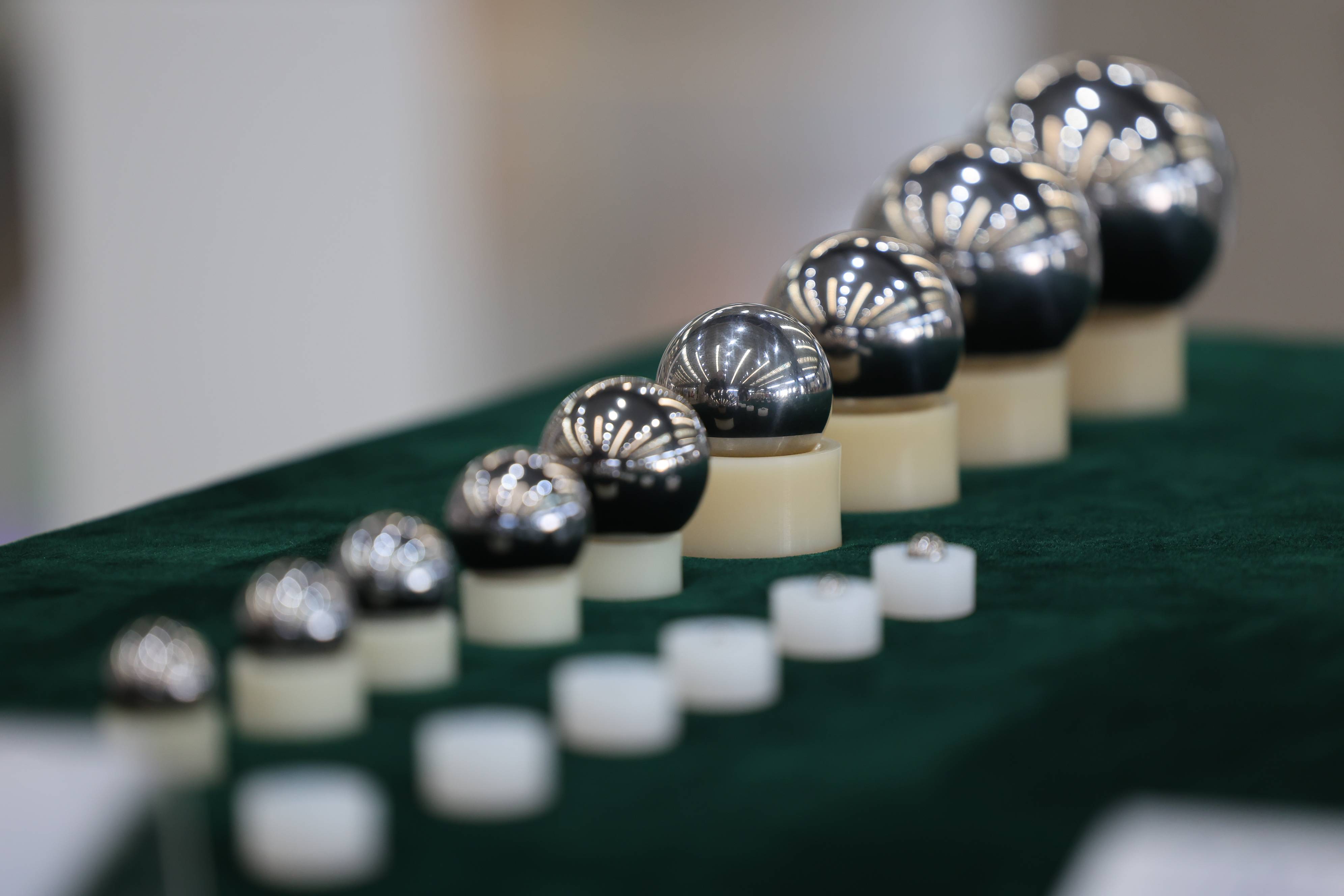 第1视点丨跟随总书记走进洛阳轴承集团 <strong></p>
<p>绣花</strong>了解先进制造业发展