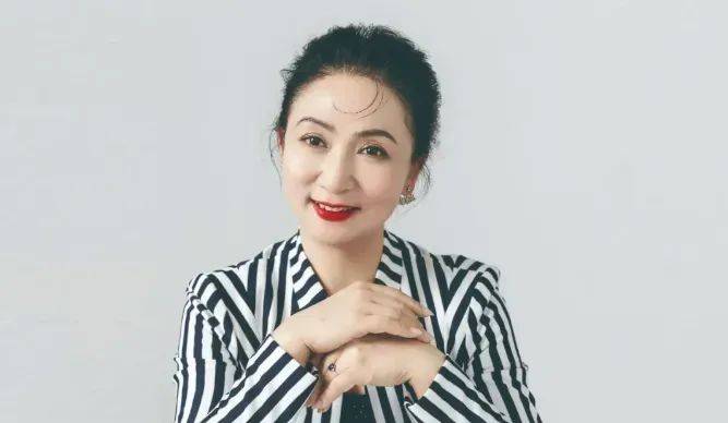 国家一级演员陈丽云<strong></p>
<p>刺绣</strong>，被逮捕