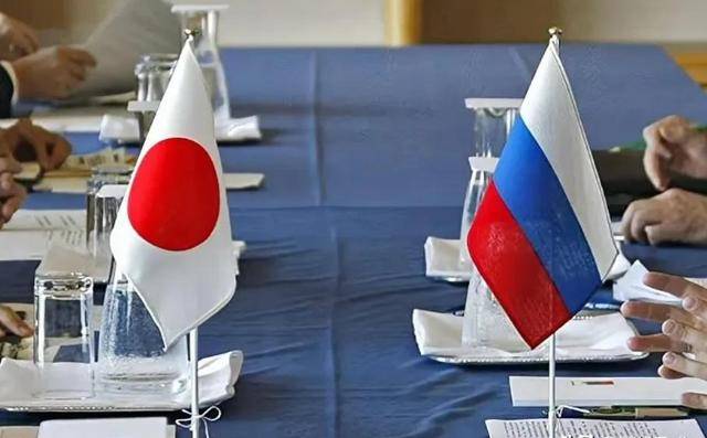 日本不宣而战<strong></p>
<p>lv</strong>，连开66枪，只为阻止中俄登岛？美国暗中布局亚太