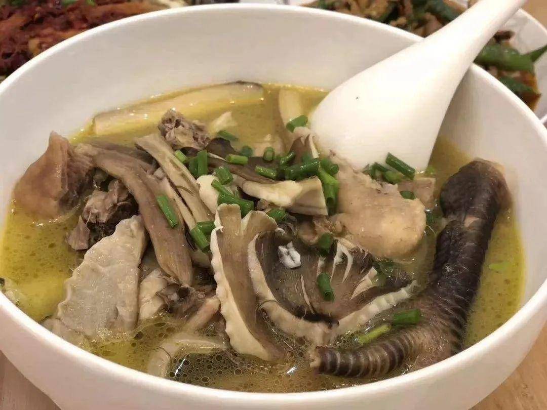 “天价”鸡枞调查：最贵卖到1800元/公斤！雨水少致产量低<strong></p>
<p>ada</strong>，多地价高客少