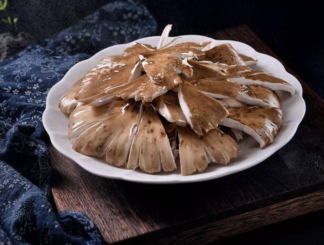 “天价”鸡枞调查：最贵卖到1800元/公斤！雨水少致产量低<strong></p>
<p>ada</strong>，多地价高客少