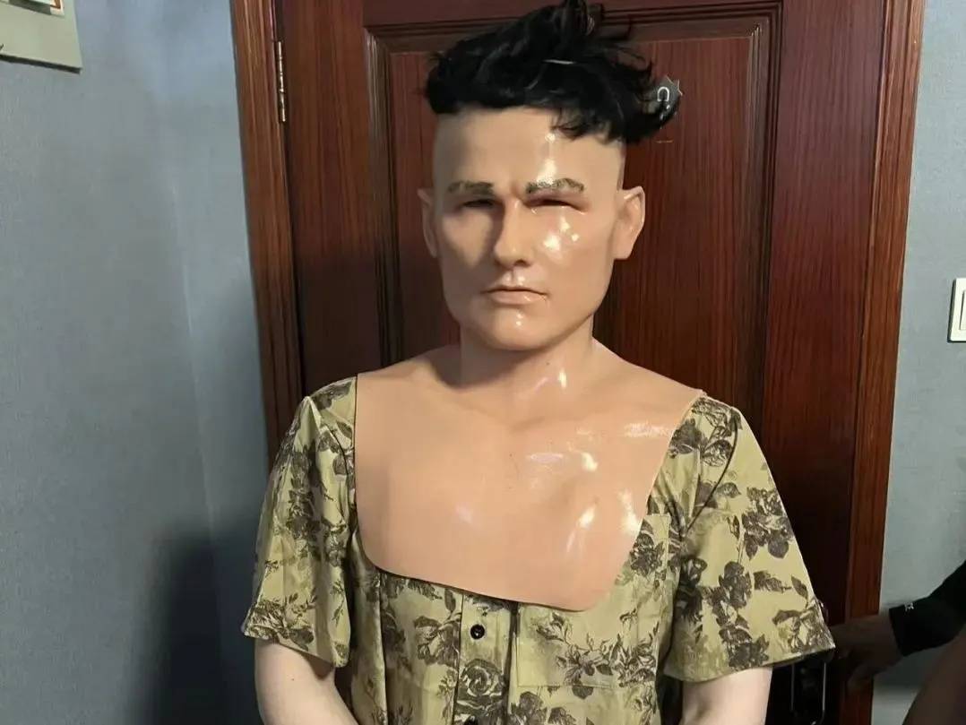 江苏一男子戴仿真“人皮”面具入室盗窃<strong></p>
<p>ada</strong>,流窜多个小区作案,涉案金额达15万余元