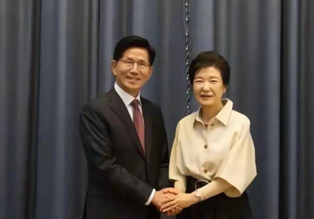 李在明胜利无望?李明博、朴槿惠联手<strong></p>
<p>a币</strong>,韩国大选进入白热化阶段!