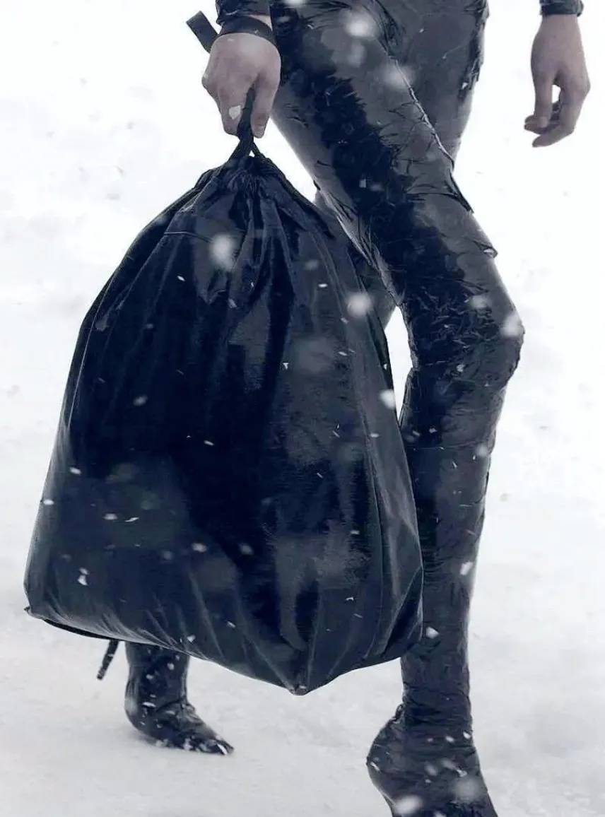 4500元一条！巴黎世家平角短裤造型半身裙惹争议<strong></p>
<p>a币</strong>，此前曾有多款产品被质疑像“智商税”