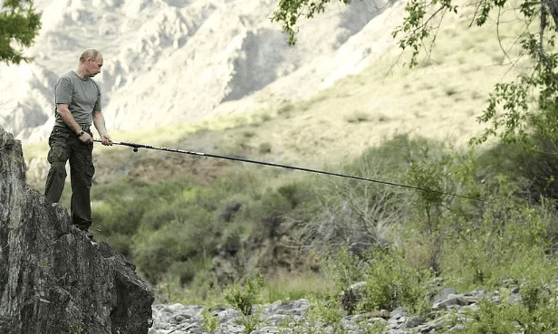 中国向20家俄军工厂<strong></p>
<p>大饼</strong>，大规模“输血”？外交部表态，语气强硬