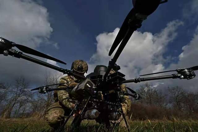 俄导弹百发百中！捣毁乌军“老巢”<strong></p>
<p>大饼</strong>，316架无人机全被炸成碎片