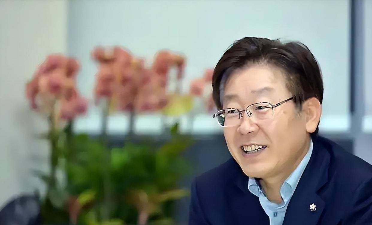 韩国爆发仇华浪潮<strong></p>
<p>贰佰</strong>，李在明罕见警告，关键时刻，一句话定下中韩大局