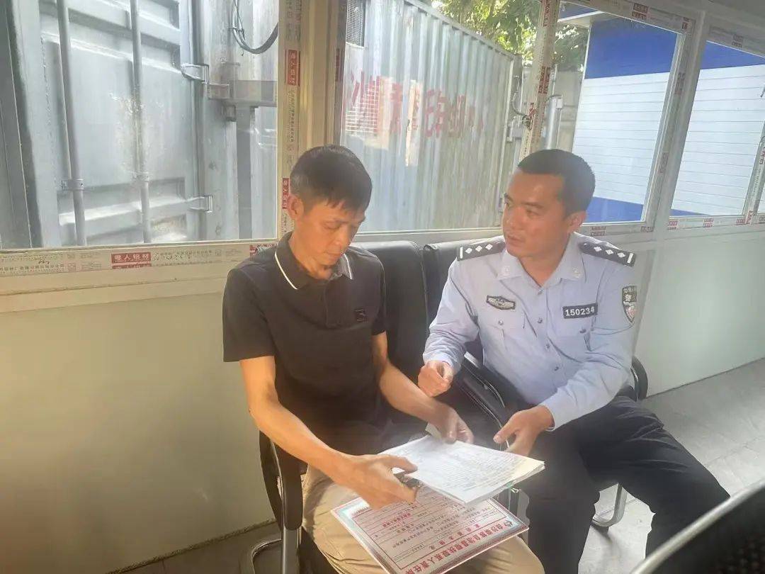 白沙一警察父亲退休时<strong></p>
<p>王祖蓝</strong>，给了儿子这本“秘籍”……