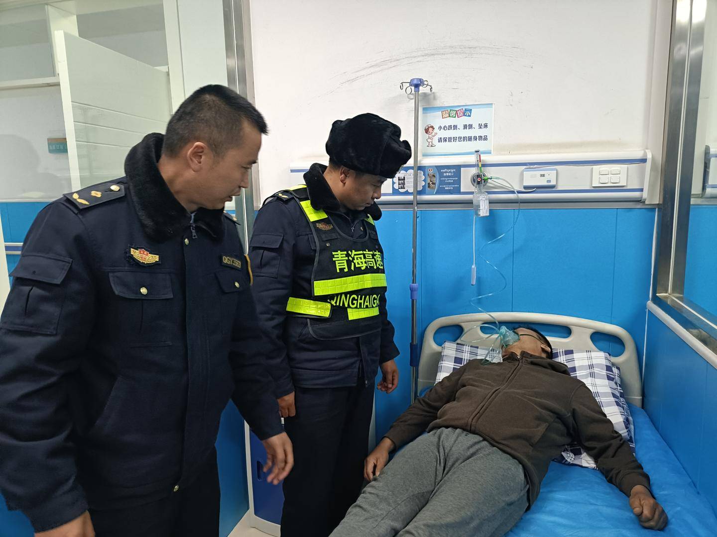 “救救我！”货车司机第一次上青藏高原重度高反<strong></p>
<p>王祖蓝</strong>，高速路收费员发现异常紧急送医