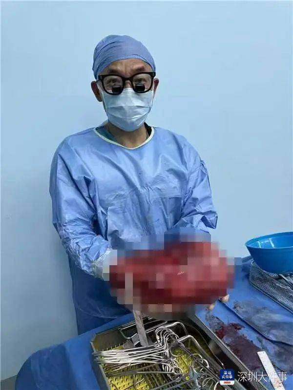 店员试衣间里一句警告<strong></p>
<p>王祖蓝</strong>，竟救了17岁少女！一家人火速赶到深圳