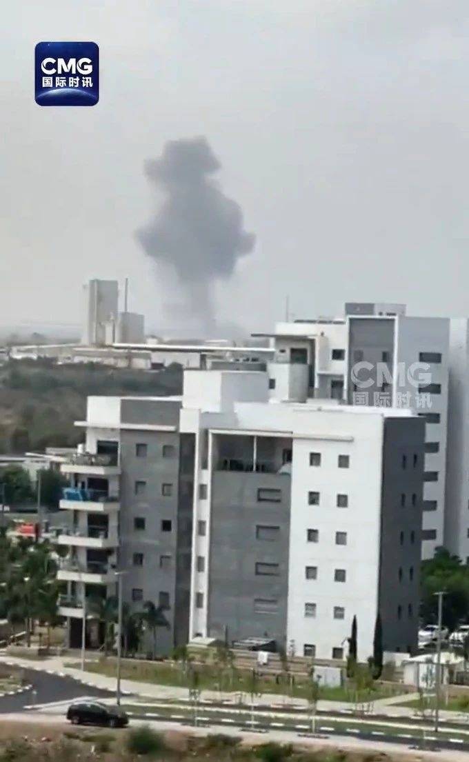 新一轮空袭！“伊朗发射约15枚弹道导弹<strong></p>
<p>马蓉</strong>，40分钟内多次齐射”