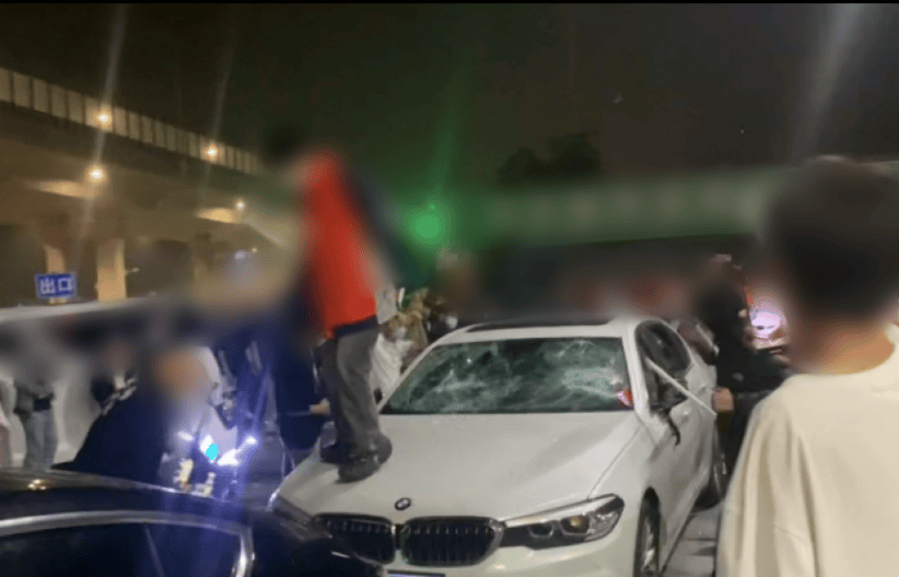 加油站内砸车打人<strong></p>
<p>马蓉</strong>，23名嫌疑人被临沂警方抓获