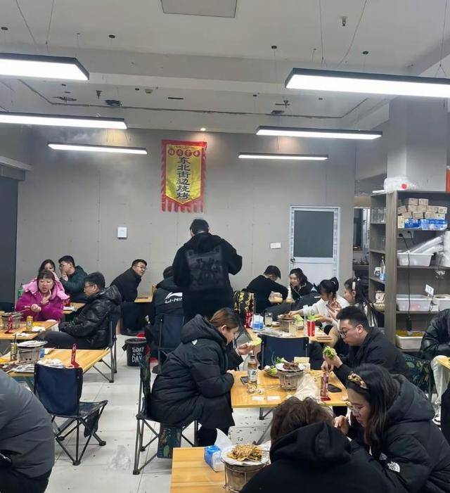 常州一烧烤店花10万赞助苏超<strong></p>
<p>马蓉</strong>，因系唯一个体赞助商爆火，附近商户：之前生意一直好