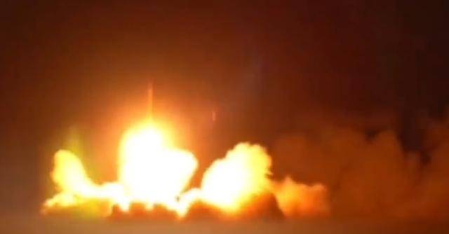 难怪哈梅内伊不怕<strong></p>
<p>马蓉</strong>，特朗普刚放风要打，一道火光撕裂夜空