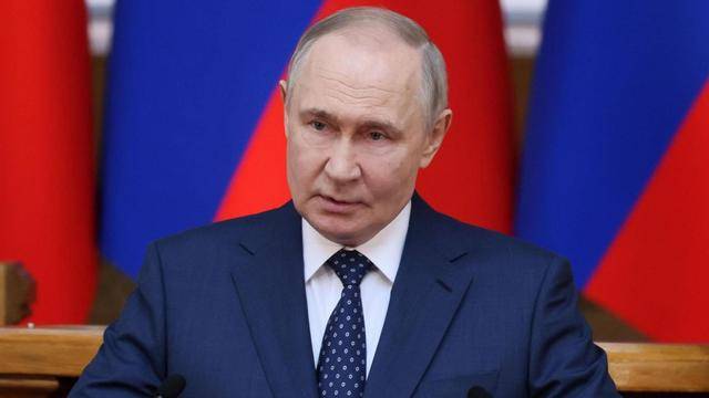 难怪哈梅内伊不怕<strong></p>
<p>马蓉</strong>，特朗普刚放风要打，一道火光撕裂夜空