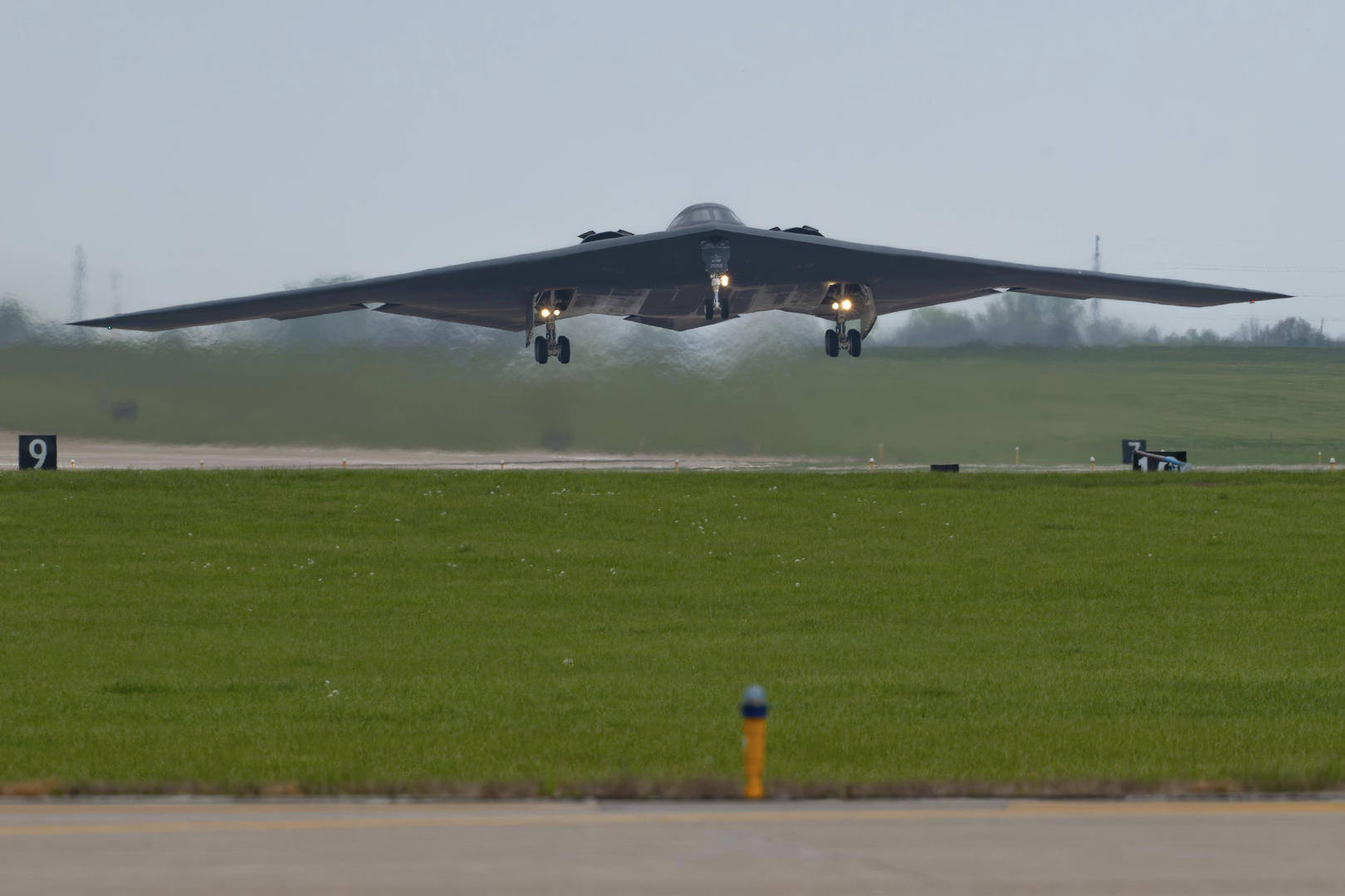 返航通话录音被截获！37小时万里奔袭B-2轰炸机内部设施曝光<strong></p>
<p>马蓉</strong>，回去还要抢停机位？