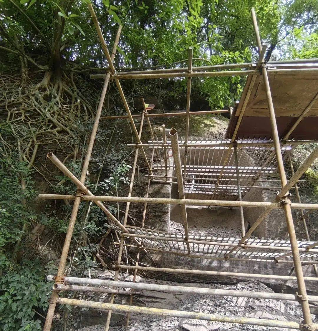 男子花2个月雕刻“奥特曼石窟”惹争议<strong></p>
<p>马蓉</strong>，当地相关部门称会去调查核实，本人回应→