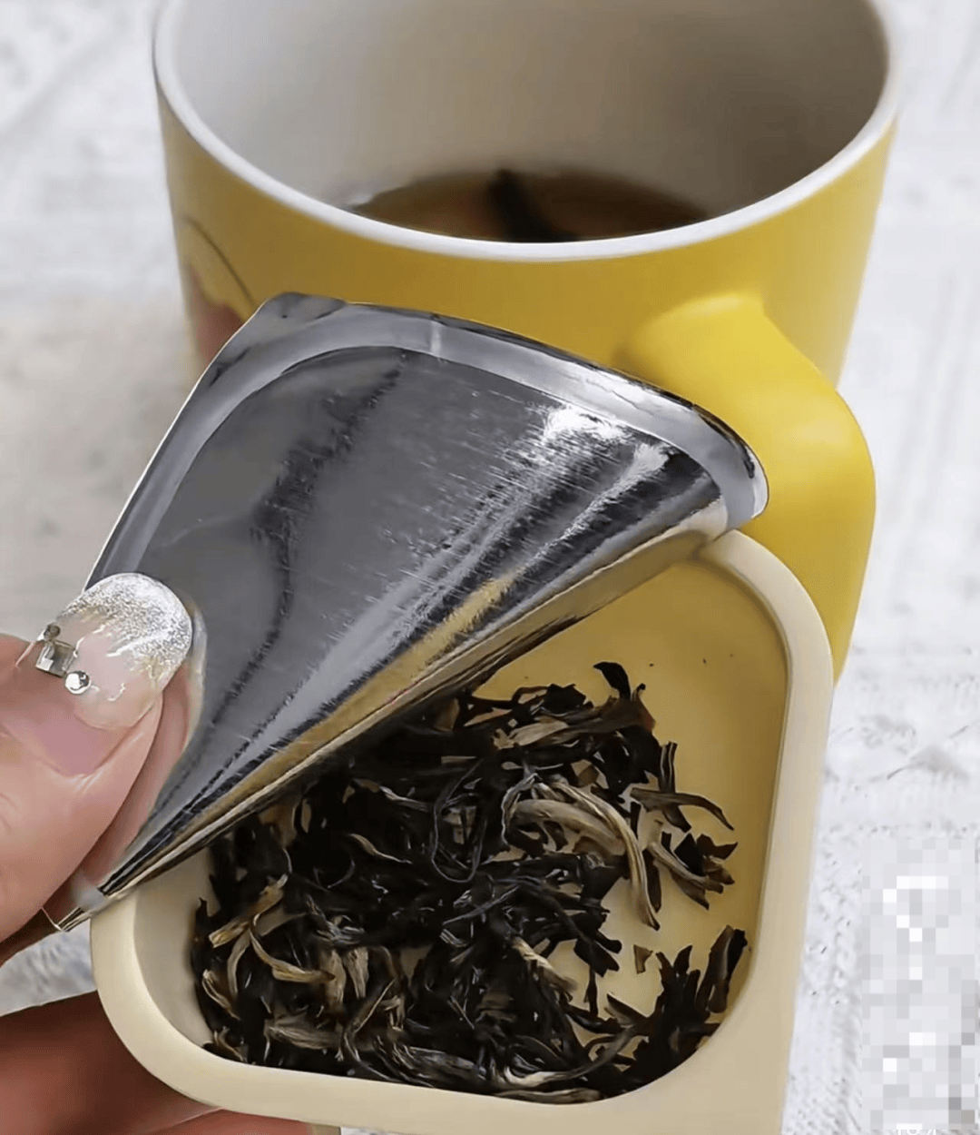 奈雪的茶被曝喝出青蛙<strong></p>
<p>马蓉</strong>，当事人：差点喝进嘴里，市场监督管理局已介入