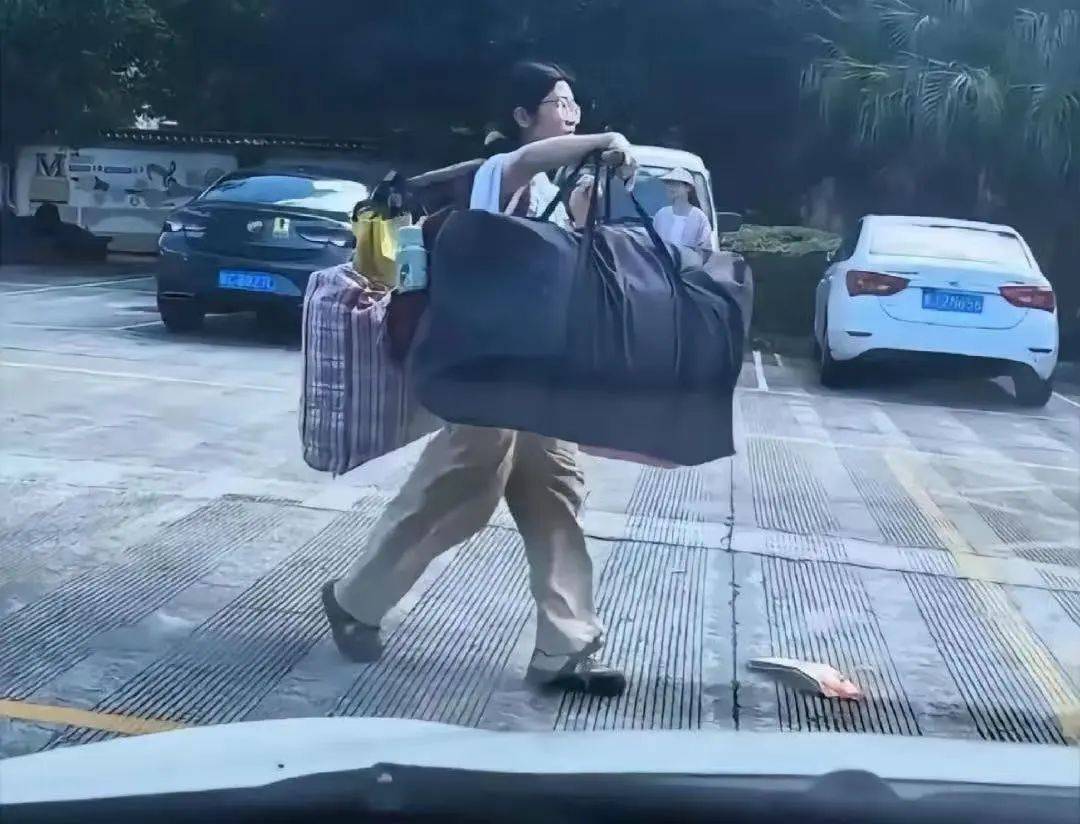 扁担女孩高考成绩出炉<strong></p>
<p>商行</strong>,班主任:班级高考成绩好于预期