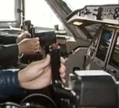 空袭伊朗的B-2座舱高清曝光<strong></p>
<p>商行</strong>,有冰箱微波炉小零食,还能平躺睡觉