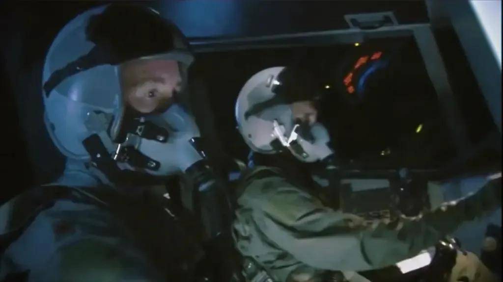 空袭伊朗的B-2座舱高清曝光<strong></p>
<p>商行</strong>,有冰箱微波炉小零食,还能平躺睡觉