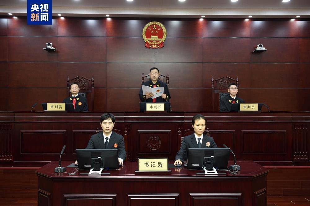 受贿超4772万元<strong></p>
<p>上海</strong>，张平一审被判十三年