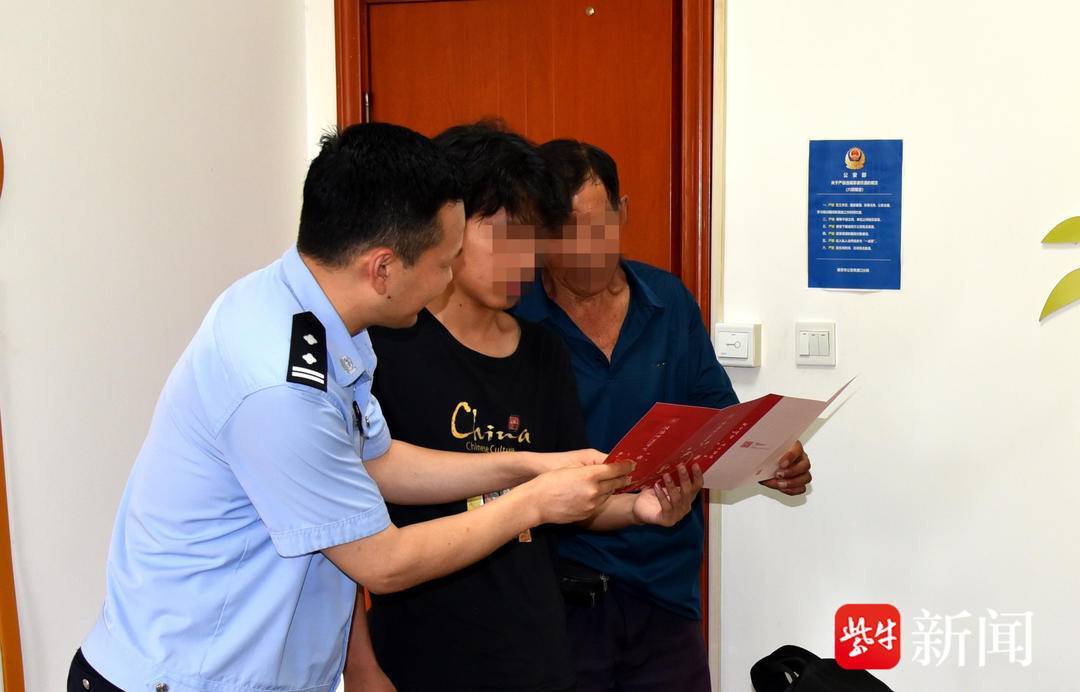 小伙收到录取通知书<strong></p>
<p>安卓怎么下载imtoken</strong>，飞奔到派出所和民警一起打开