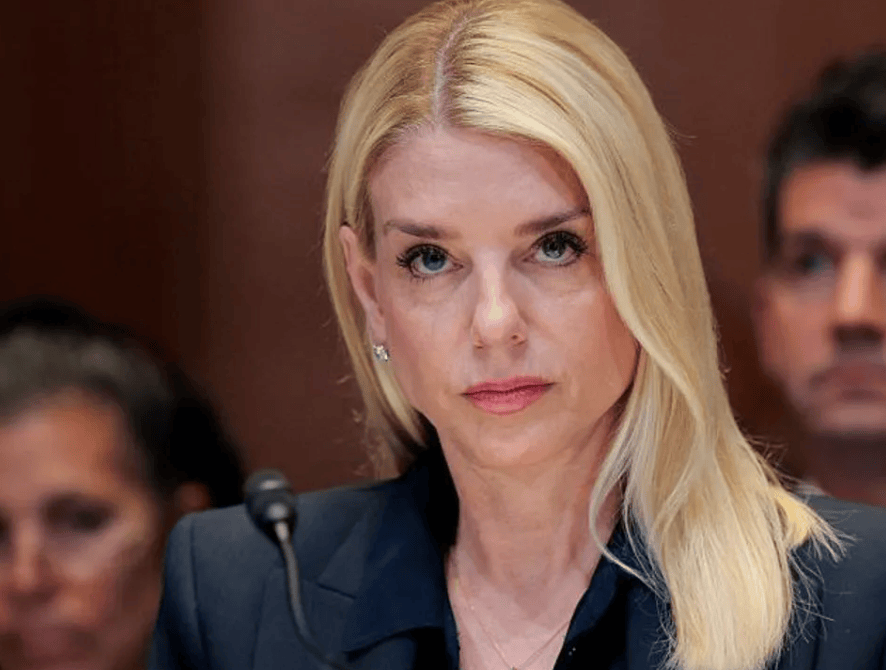 继马斯克后<strong></p>
<p>imtoken苹果版下载官网</strong>，美众议长也罕见唱反调！一桩6年前的旧案，为何让特朗普阵营陷入危机？